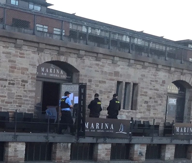 Politirazzia mod lukket bar på Langelinie
